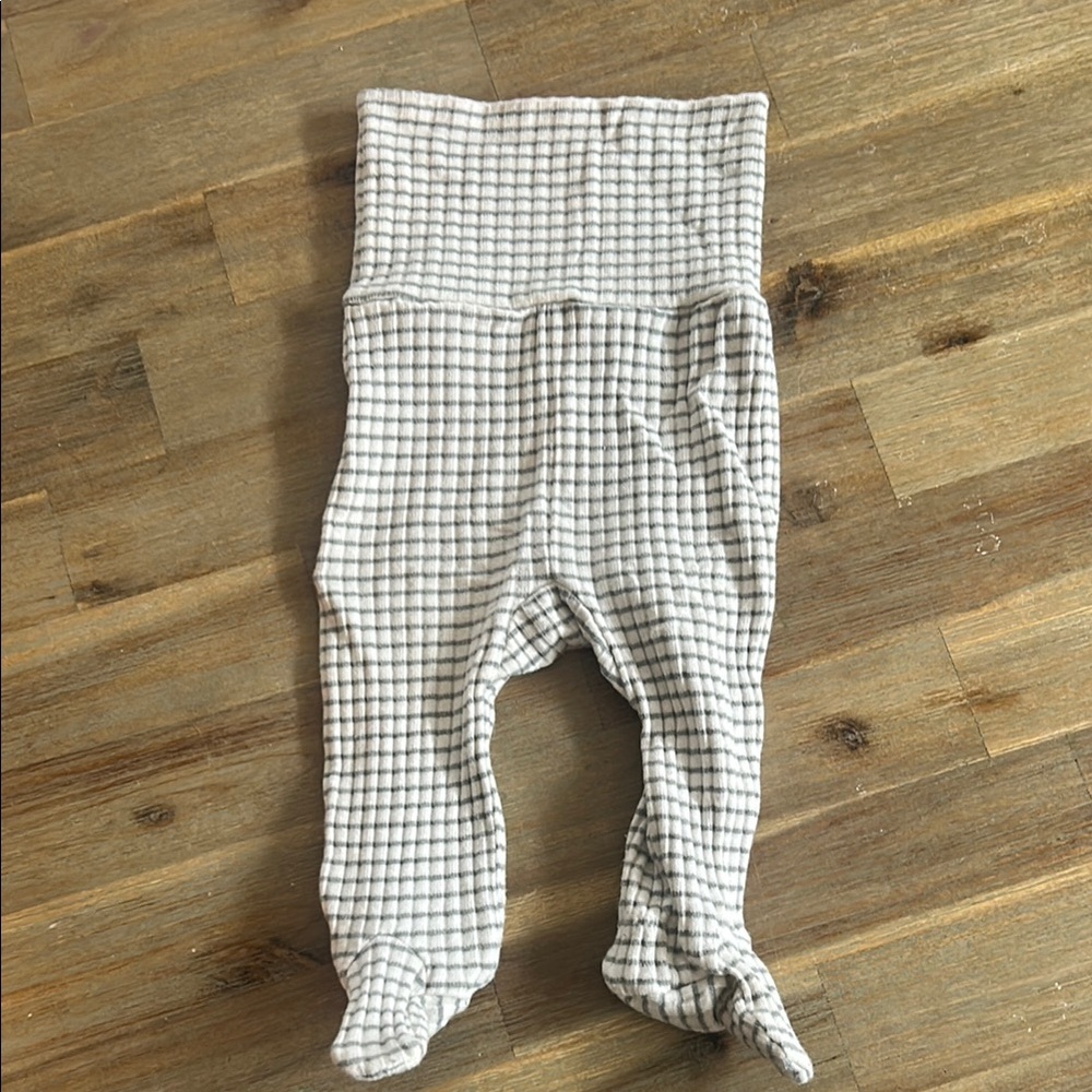 Unisex Cozy Gray Kids Pants on foot